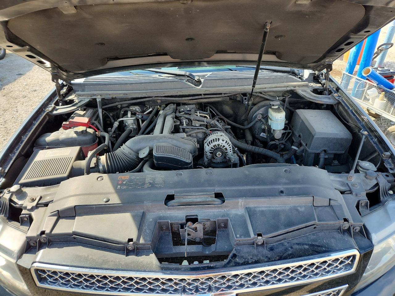 2013 Chevrolet Suburban VIN 1GNSKKE7XDR305406 photo 12