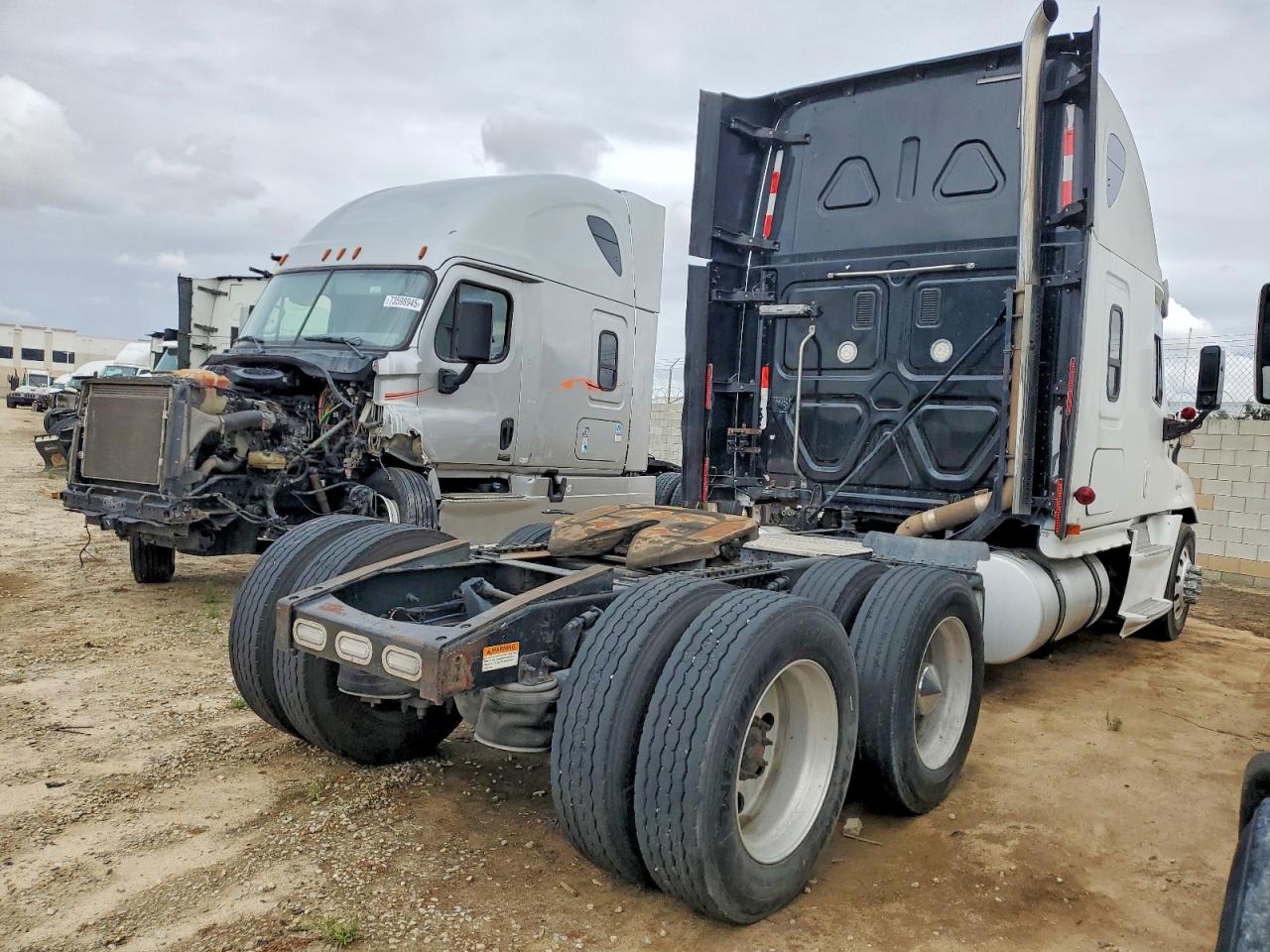 2014 FREIGHTLINER All other VIN 3AKJGLD63ESFS2398 photo 4