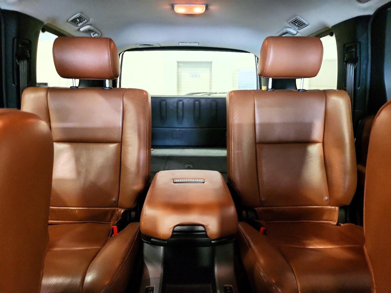 2011 Toyota Sequoia VIN 5TDDY5G10BS043307 photo 10