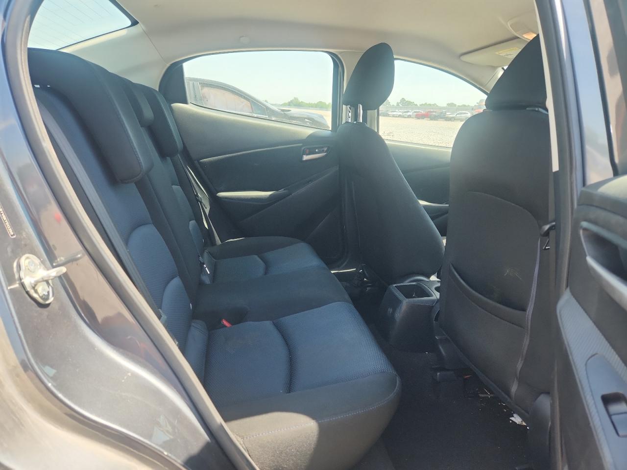 2019 Toyota Yaris VIN 3MYDLBYV6KY513350 photo 10