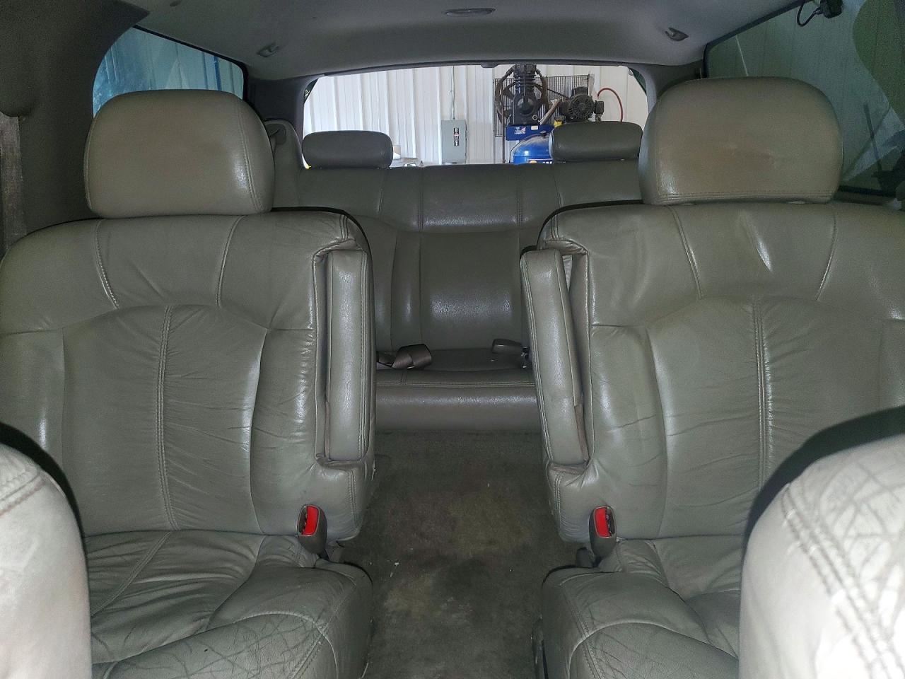 2001 Chevrolet Suburban VIN 3GNFK16T31G176301 photo 10