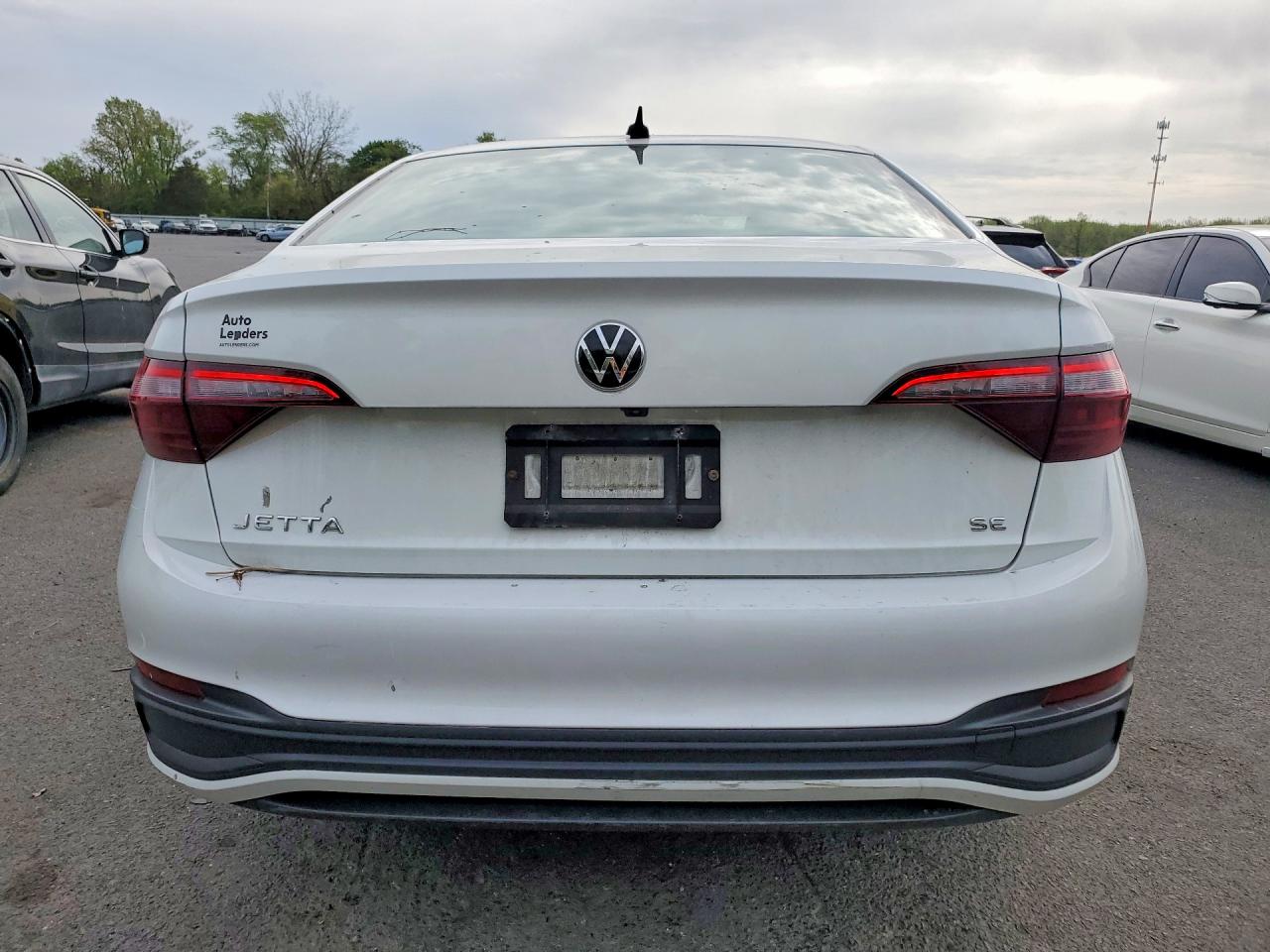 2022 Volkswagen Jetta VIN 3VW7M7BU6NM031461 photo 6