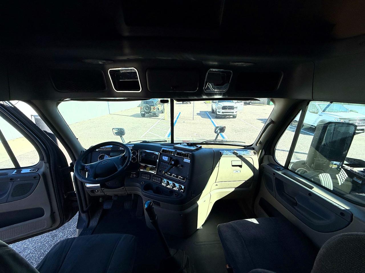 2018 FREIGHTLINER All other VIN 1FUJGLDR6JLHF2531 photo 9