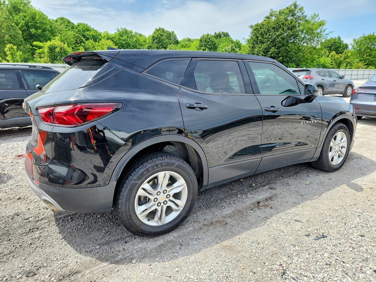 2020 Chevrolet Blazer VIN 3GNKBBRA0LS646864 photo 3