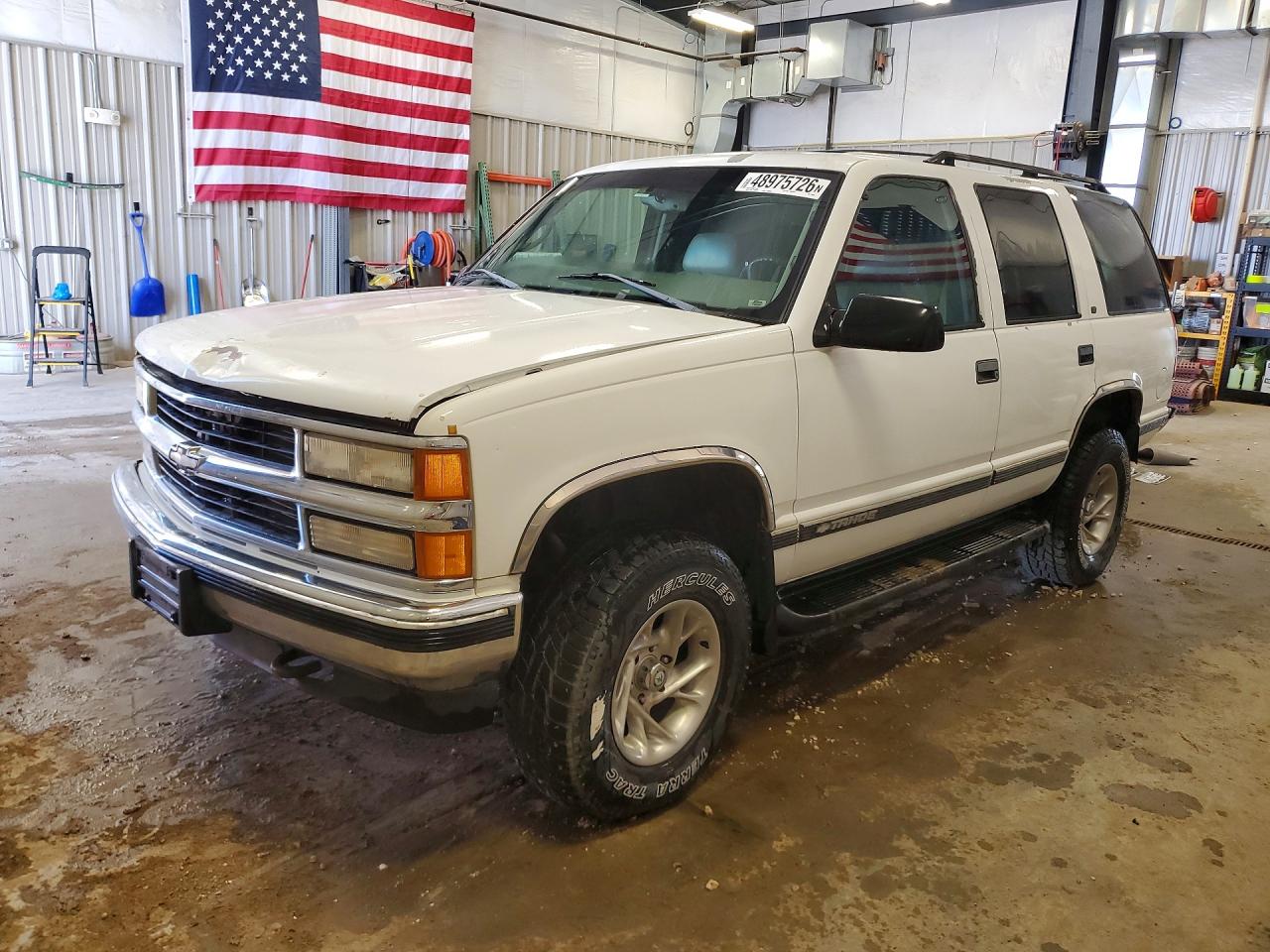 1999 Chevrolet Tahoe VIN 1GNEK13R6XJ355699 photo 1