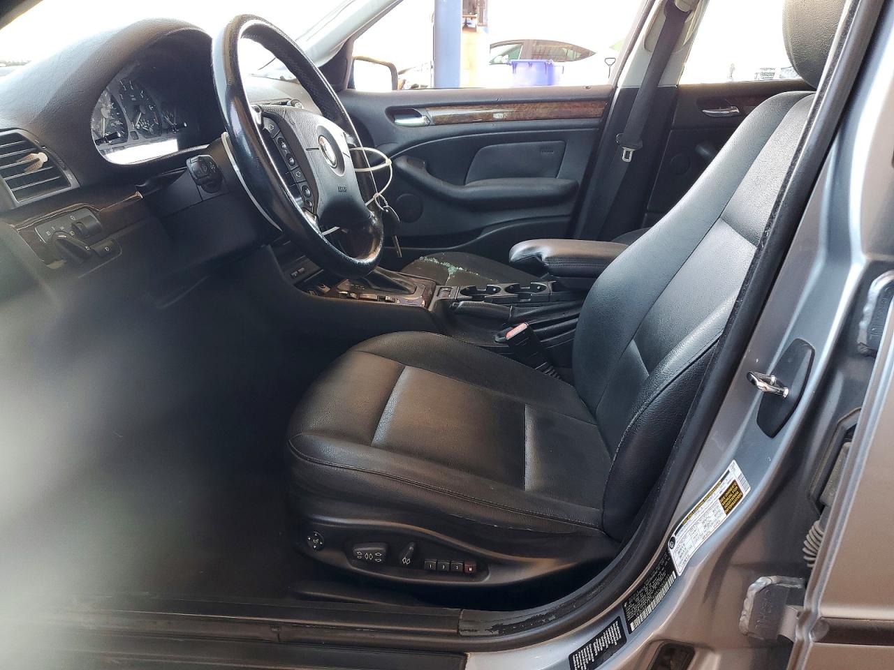 2005 BMW 3 series VIN WBAET37405NJ85231 photo 7