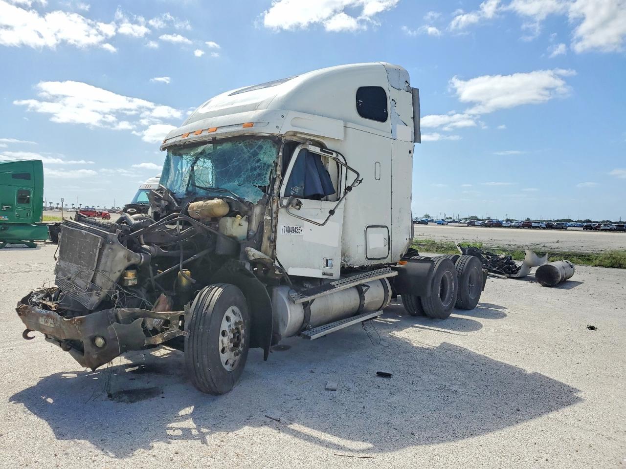 2004 FREIGHTLINER Conventional VIN 1FUJA6CG24LM38223 photo 2