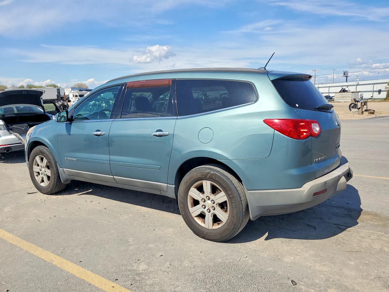 2009 CHEV Traverse VIN 1GNER23D39S168262 photo 2