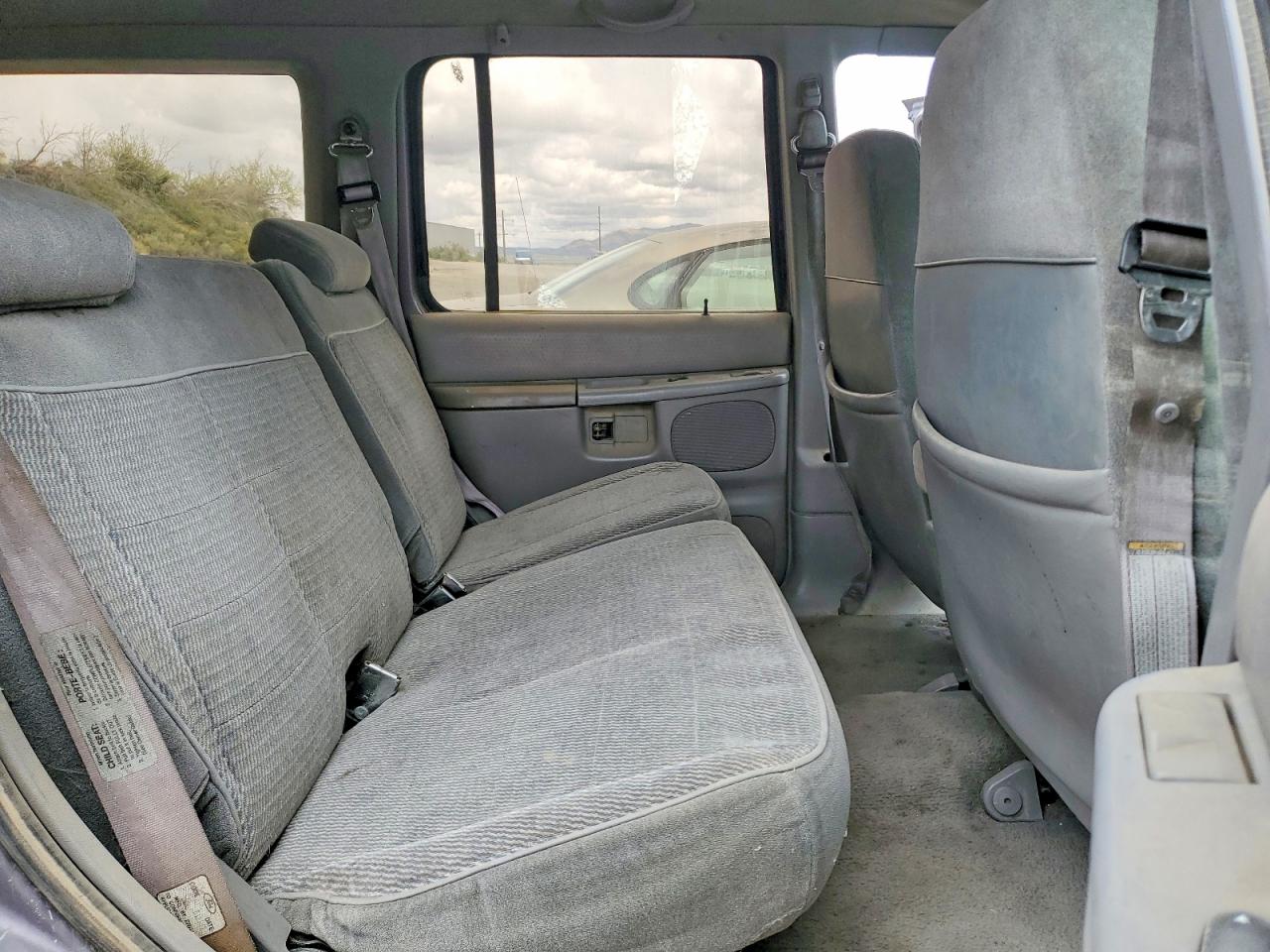 1996 Ford Explorer VIN 1FMDU34X0TZA79406 photo 11