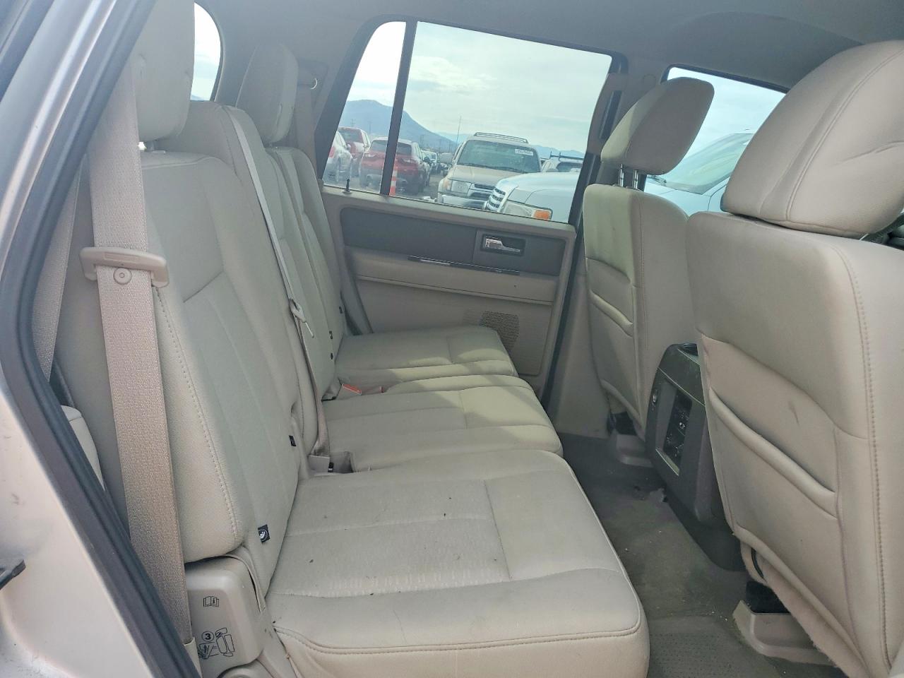 2010 FORD Expedition VIN 1FMJU1G51AEB57052 photo 11
