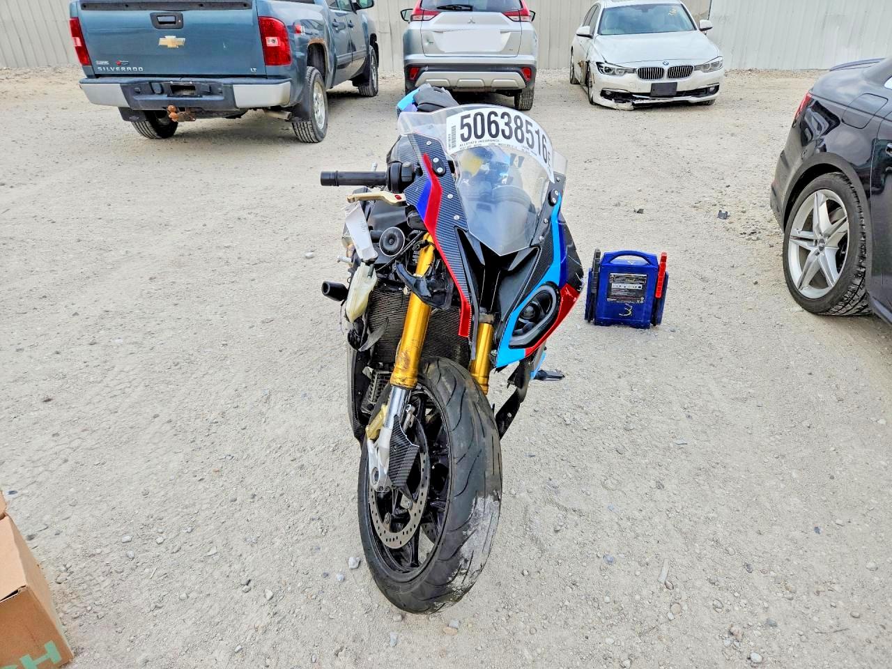 2015 BMW S VIN WB10D2105FZ352412 photo 2