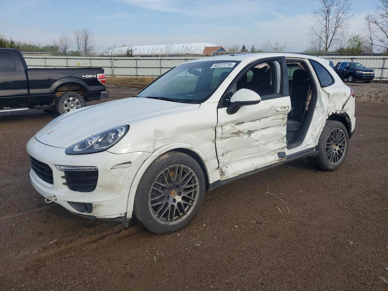 2017 Porsche Cayenne VIN WP1AA2A25HKA86174 photo 1