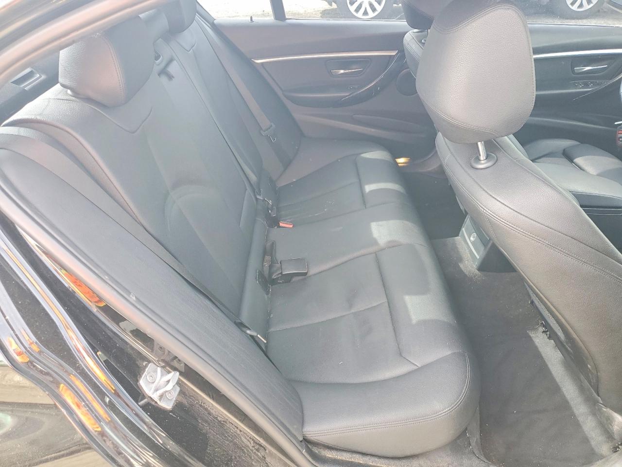 2017 BMW 3 series VIN WBA8E5C57HK388835 photo 10