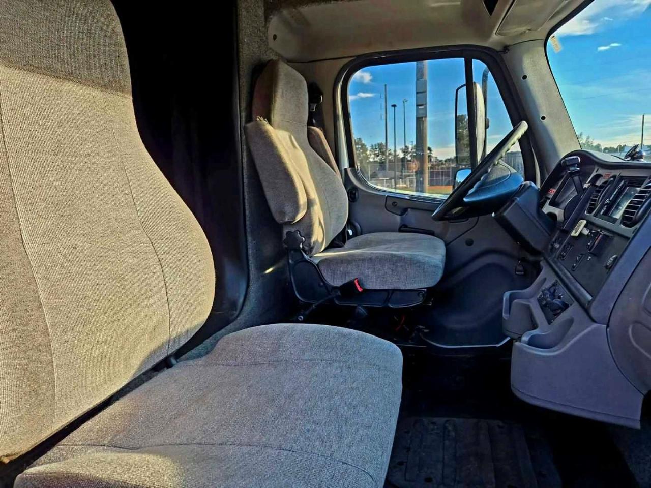 2018 FREIGHTLINER All other VIN 3ALACWFC3JDJY7666 photo 5