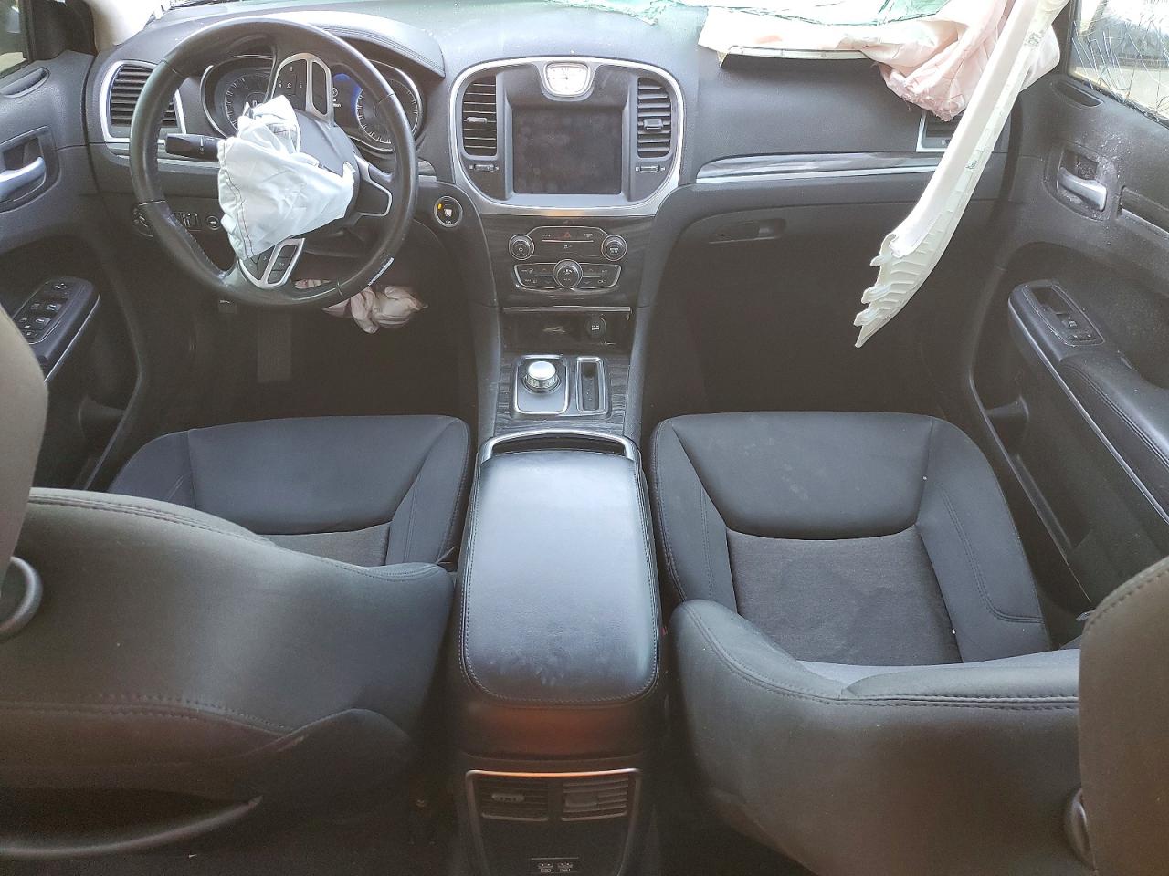 2020 Chrysler 300 VIN 2C3CCARG7LH123132 photo 8