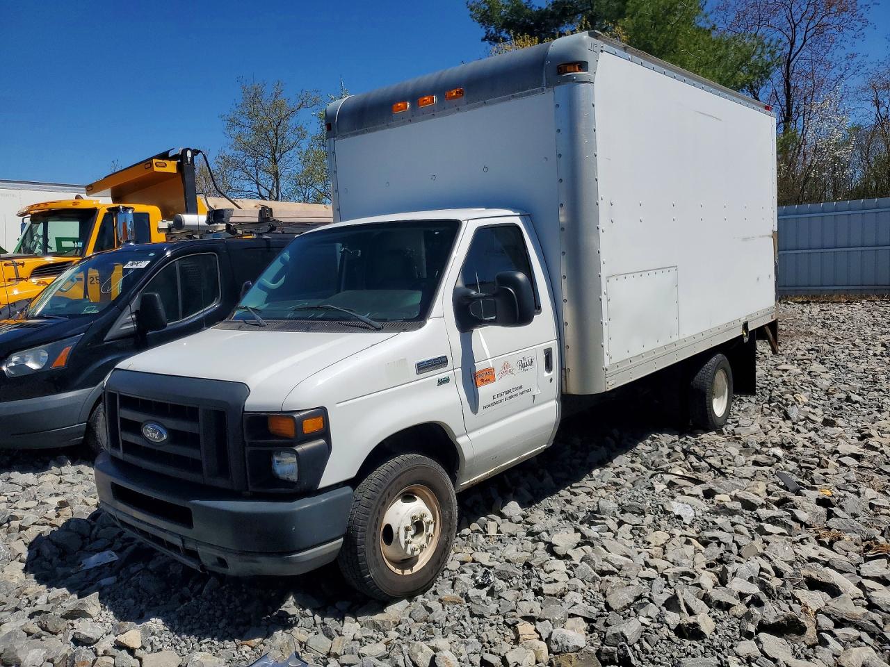 2010 Ford Econoline VIN 1FDWE3FL7ADA89005 photo 1