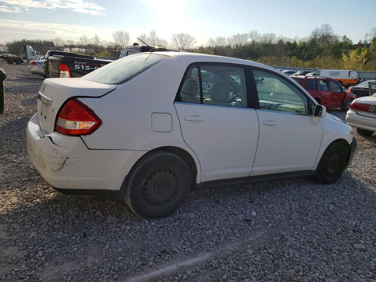 2007 Nissan Versa VIN 3N1BC11E97L422574 photo 3