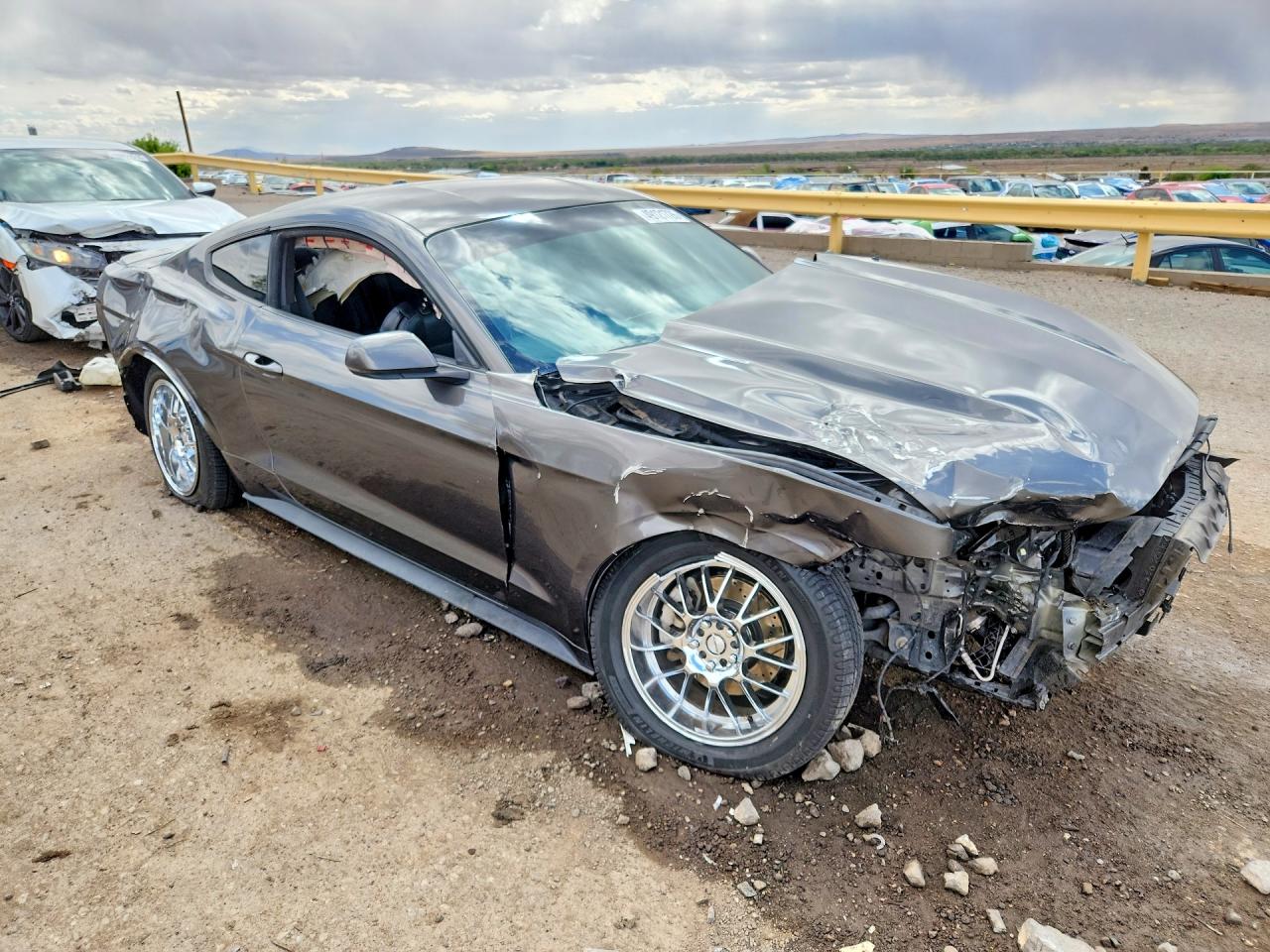2017 Ford Mustang VIN 1FA6P8TH1H5295653 photo 4