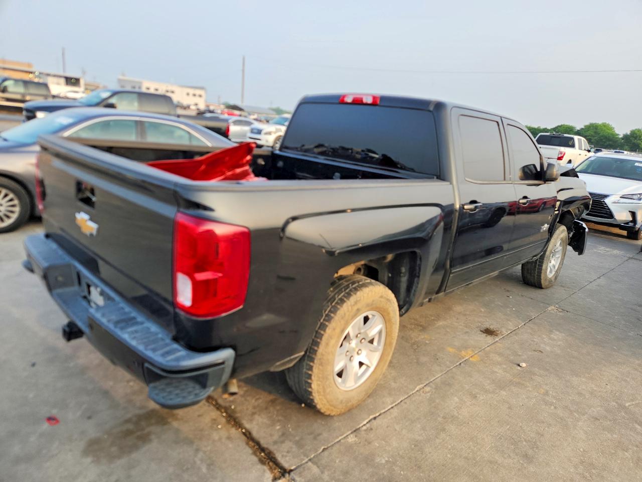 2018 Chevrolet All models VIN 3GCPCREC5JG313135 photo 3
