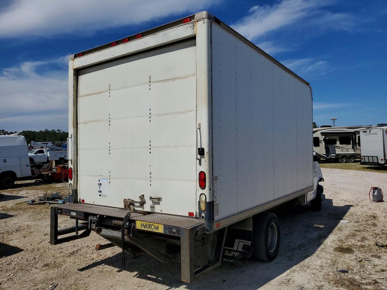 2009 Chevrolet Express VIN 1GBJG31K491128738 photo 3