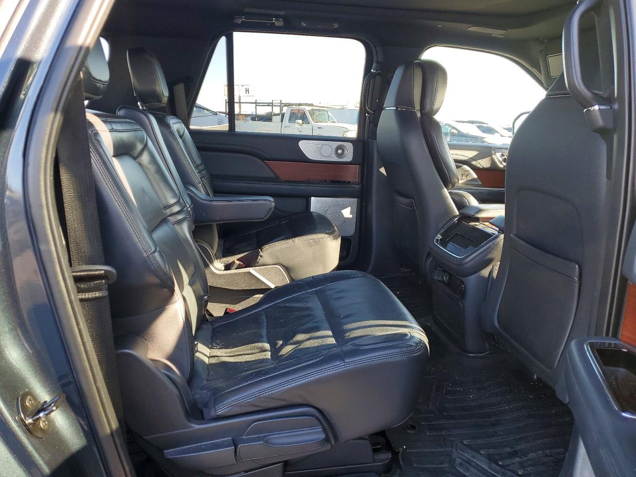 2022 Lincoln Navigator VIN 5LMJJ3LT9NEL01653 photo 11