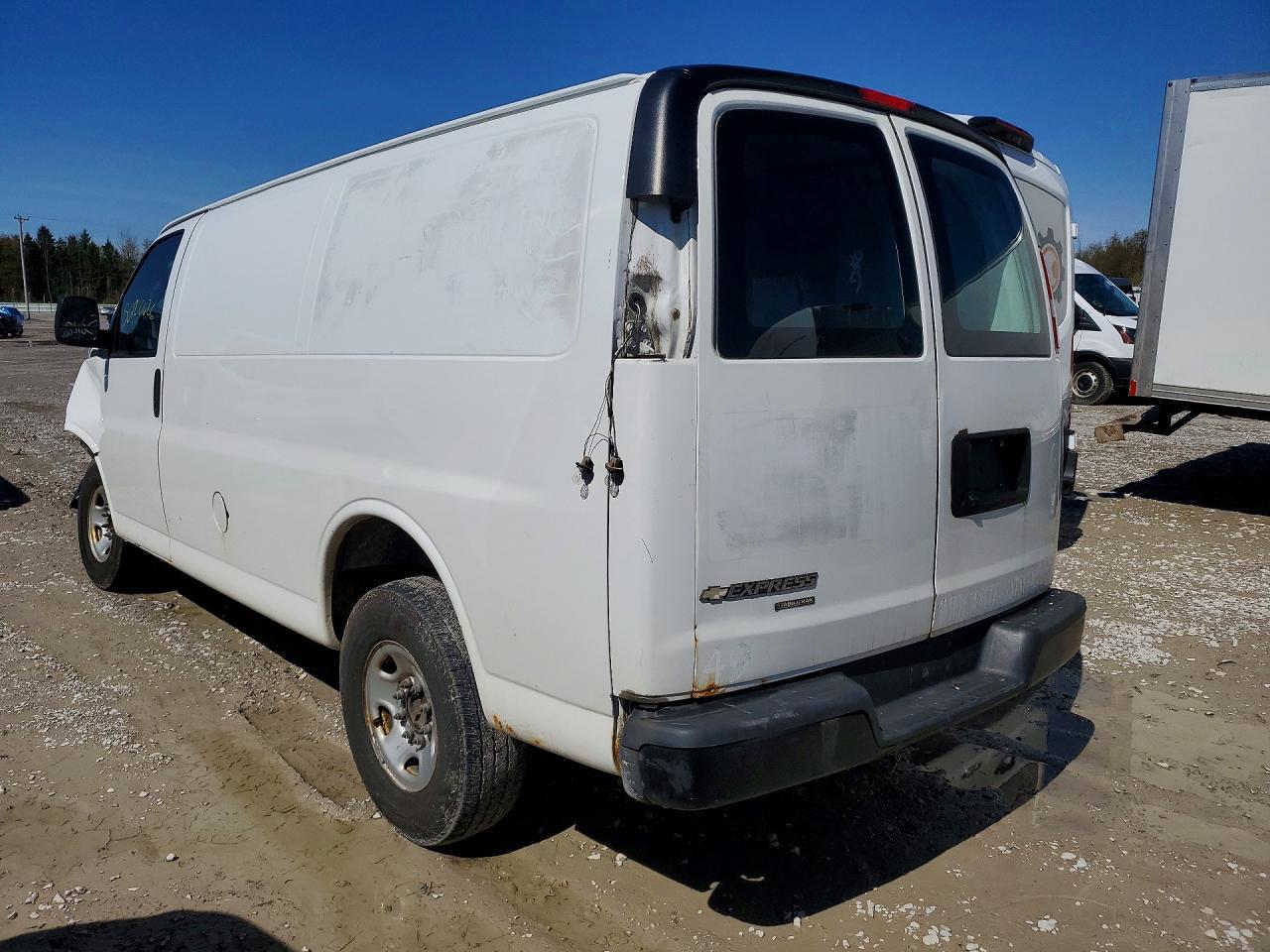 2016 CHEV Express VIN 1GCWGAFF2G1333330 photo 2