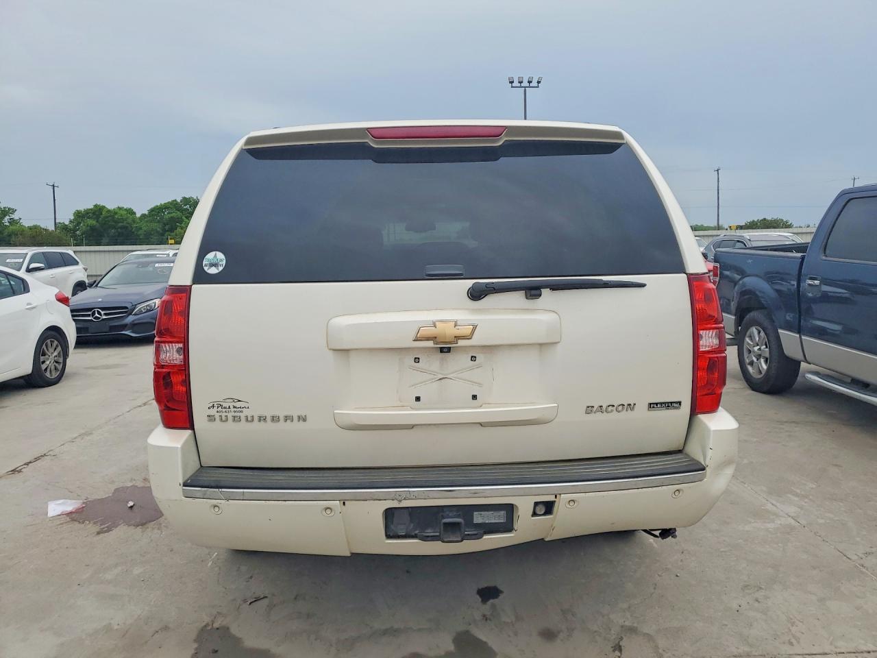 2011 Chevrolet Suburban VIN 1GNSCKE02BR289361 photo 6