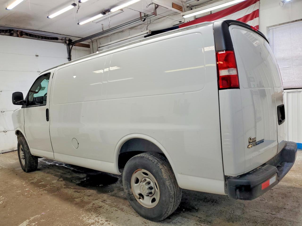 2023 CHEV Express VIN 1GCWGAFP0P1232201 photo 2