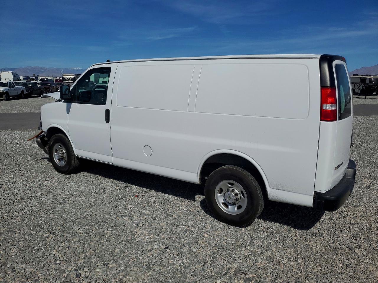 2022 CHEVROLET Express VIN 1GCWGAFP9N1174411 photo 2
