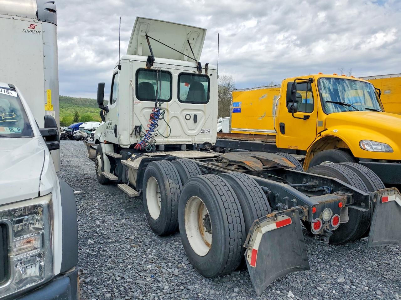 2019 FREIGHTLINER All other VIN 1FUJHLDR0KLKW4675 photo 3
