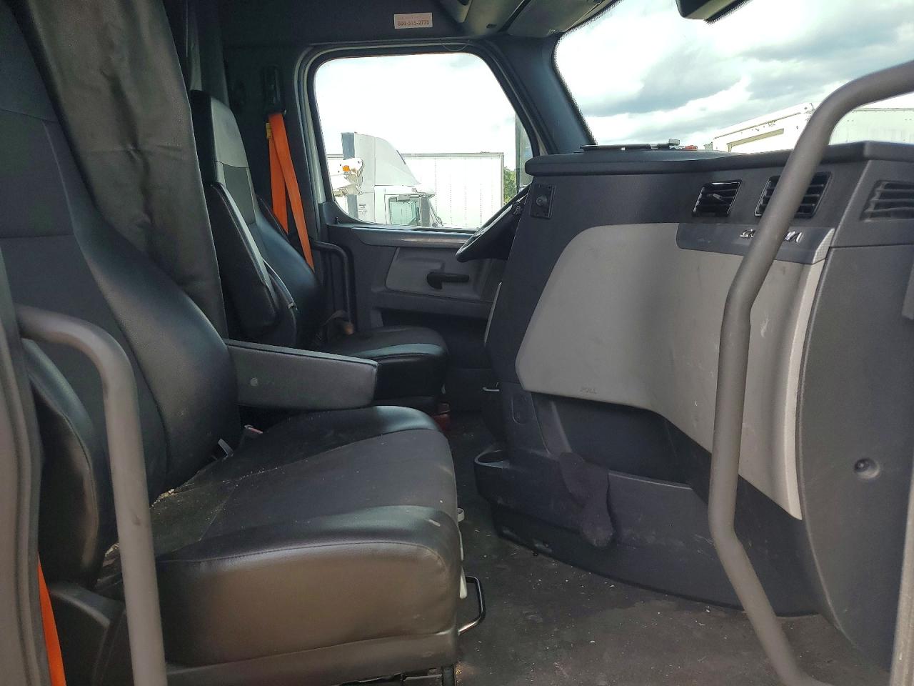 2021 FREIGHTLINER All other VIN 3AKJHHDR8MSMA9753 photo 5