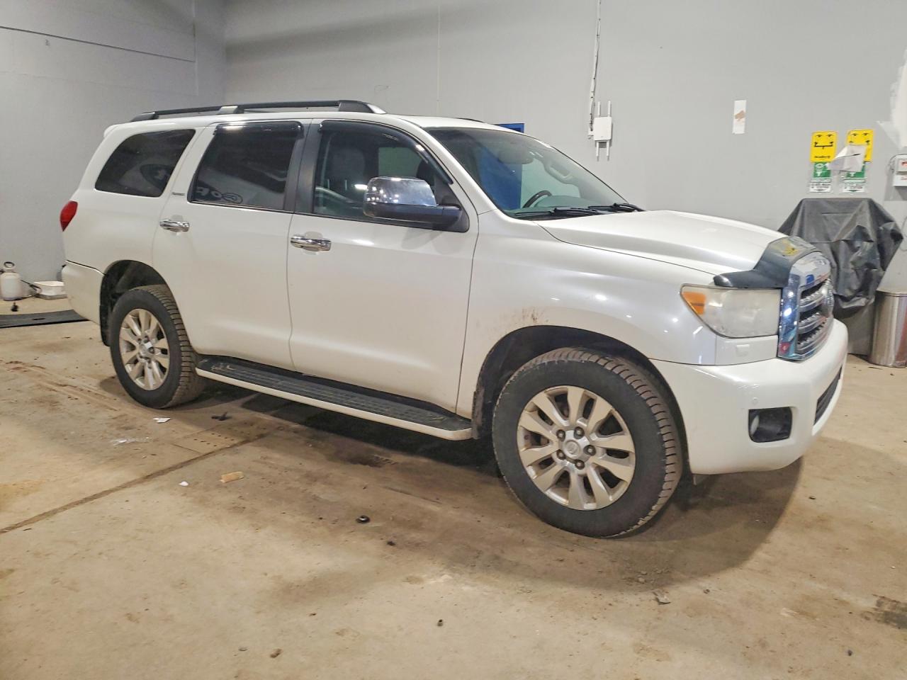 2012 Toyota Sequoia VIN 5TDDY5G1XCS059340 photo 4