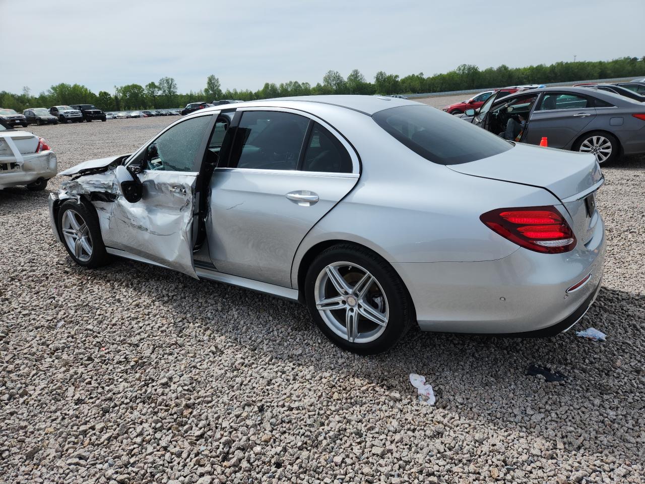 2017 Mercedes-Benz E-class VIN WDDZF4KB8HA144838 photo 2