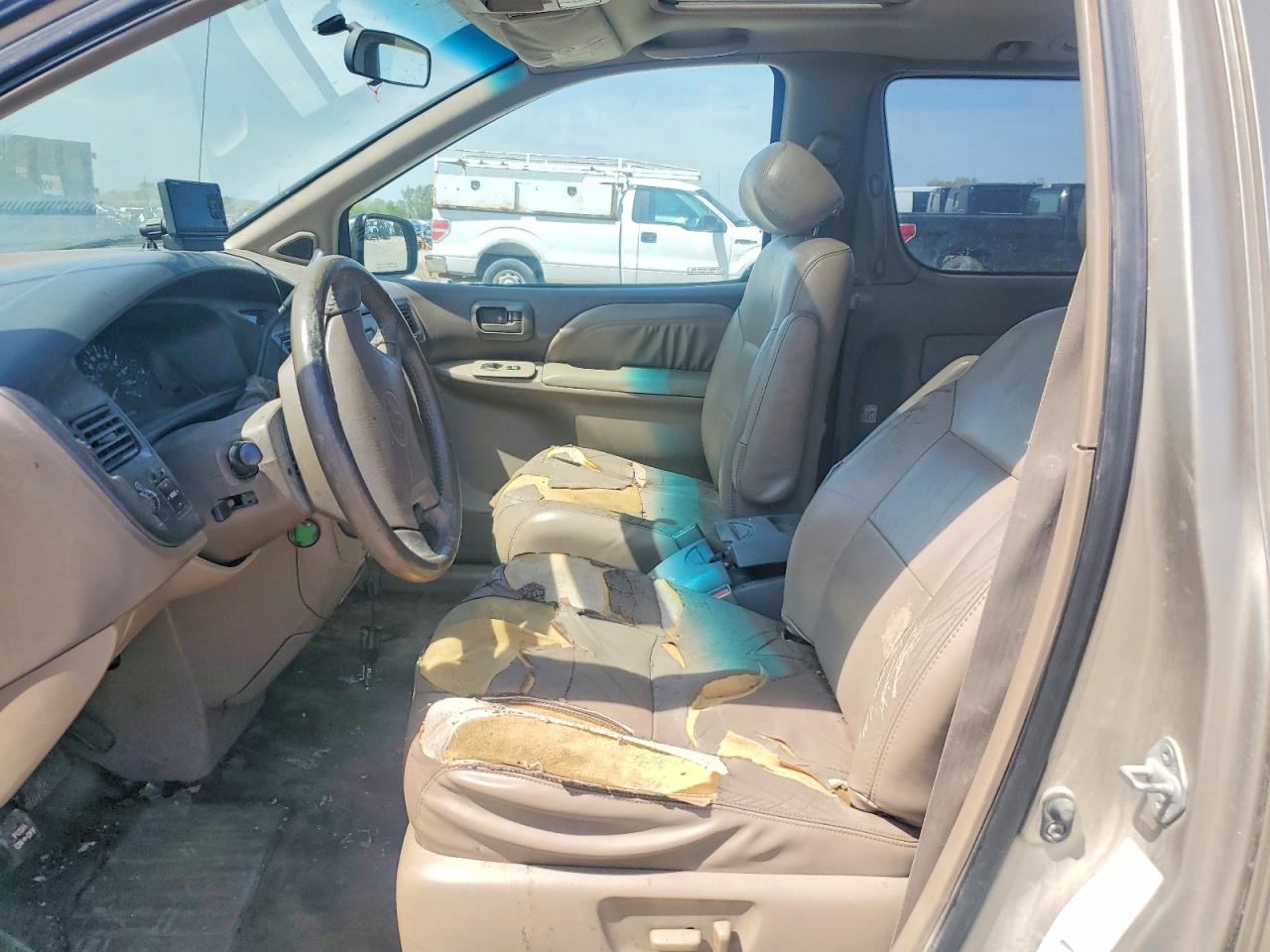 2000 Toyota Sienna VIN 4T3ZF13C1YU180419 photo 7