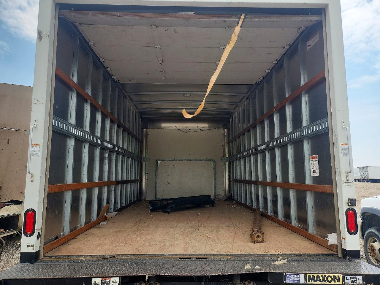 2019 Ford Econoline VIN 1FDWE3FS8KDC32925 photo 10