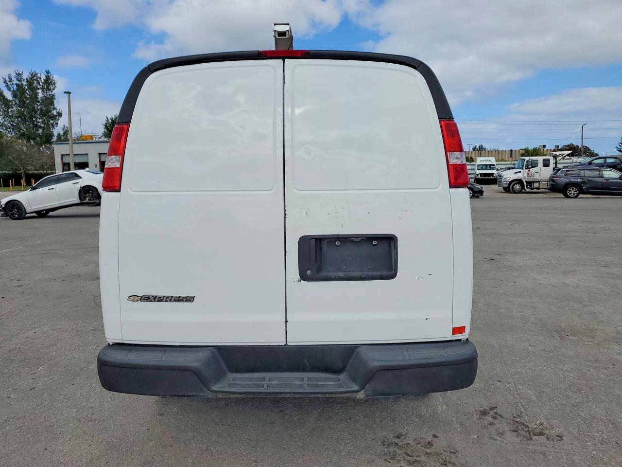 2012 GMC Savana VIN 1GTW7FCA8C1190352 photo 6
