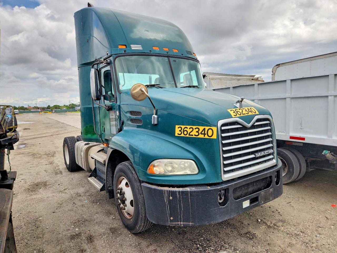 2017 MACK Cxu613 VIN 1M1AW01X3HM009648 photo 1