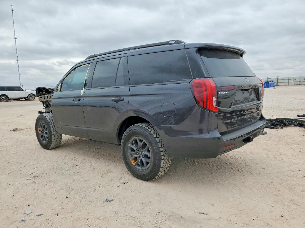 2026 Ford Expedition VIN 1FMJU1RG4TEA03145 photo 2