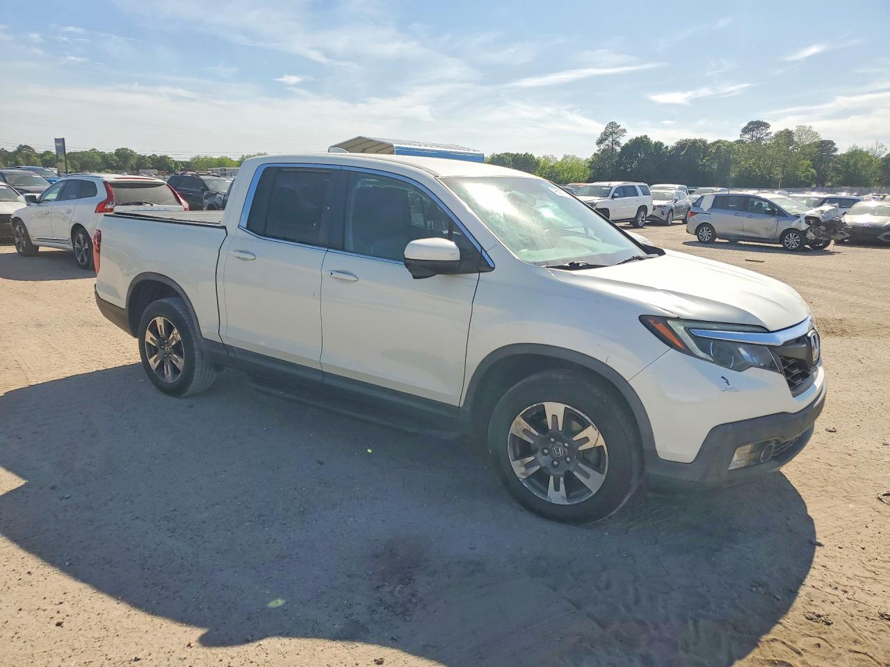 2017 Honda Ridgeline VIN 5FPYK3F67HB039361 photo 4