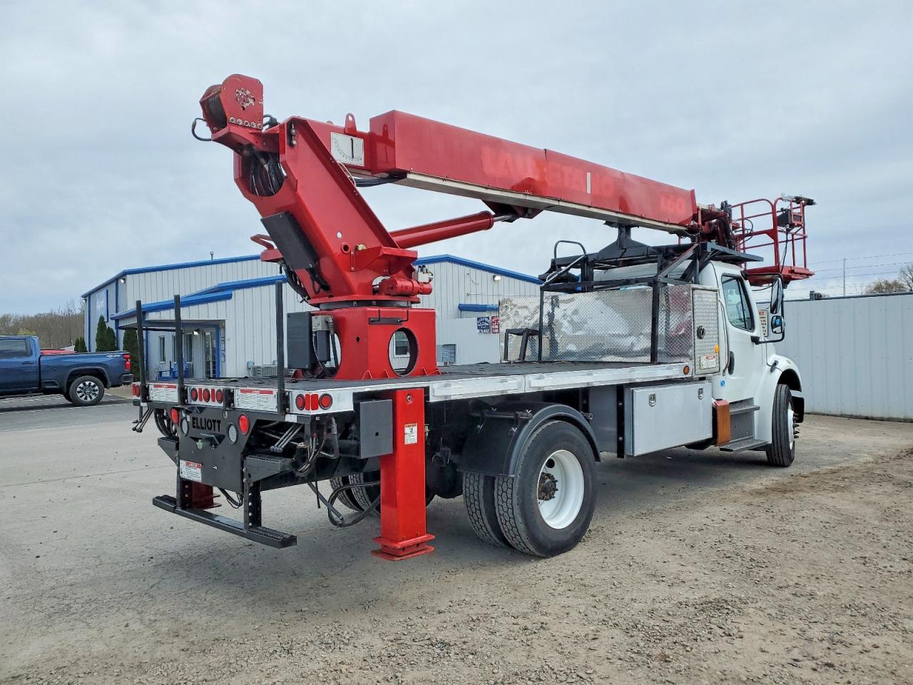 2019 FREIGHTLINER All other VIN 1FVACXFD3KHKF7902 photo 4