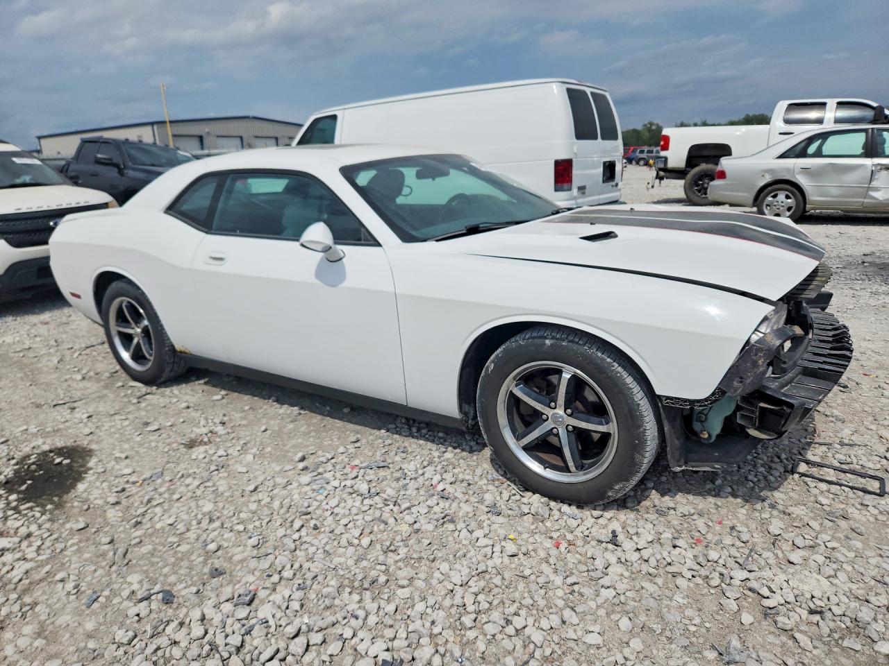 2010 Dodge Challenger VIN 2B3CJ4DV6AH314032 photo 4