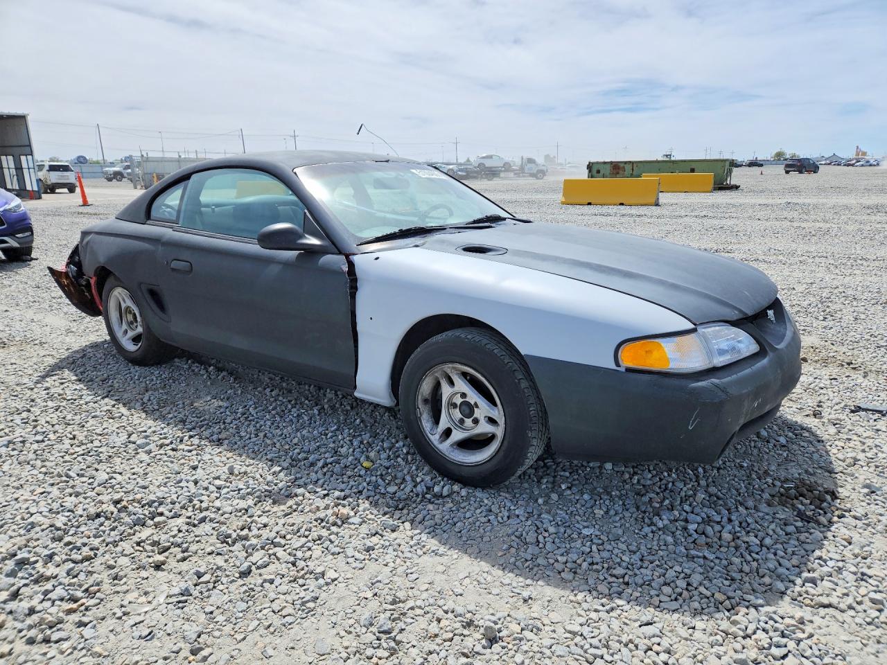 1996 Ford Mustang VIN 1FALP4040TF177562 photo 4