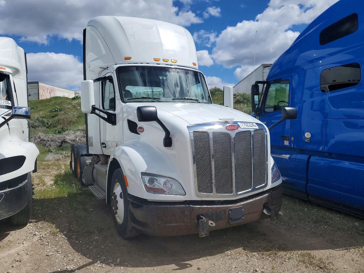 2017 PETERBILT All models VIN 1XPBD49X9HD430858 photo 1