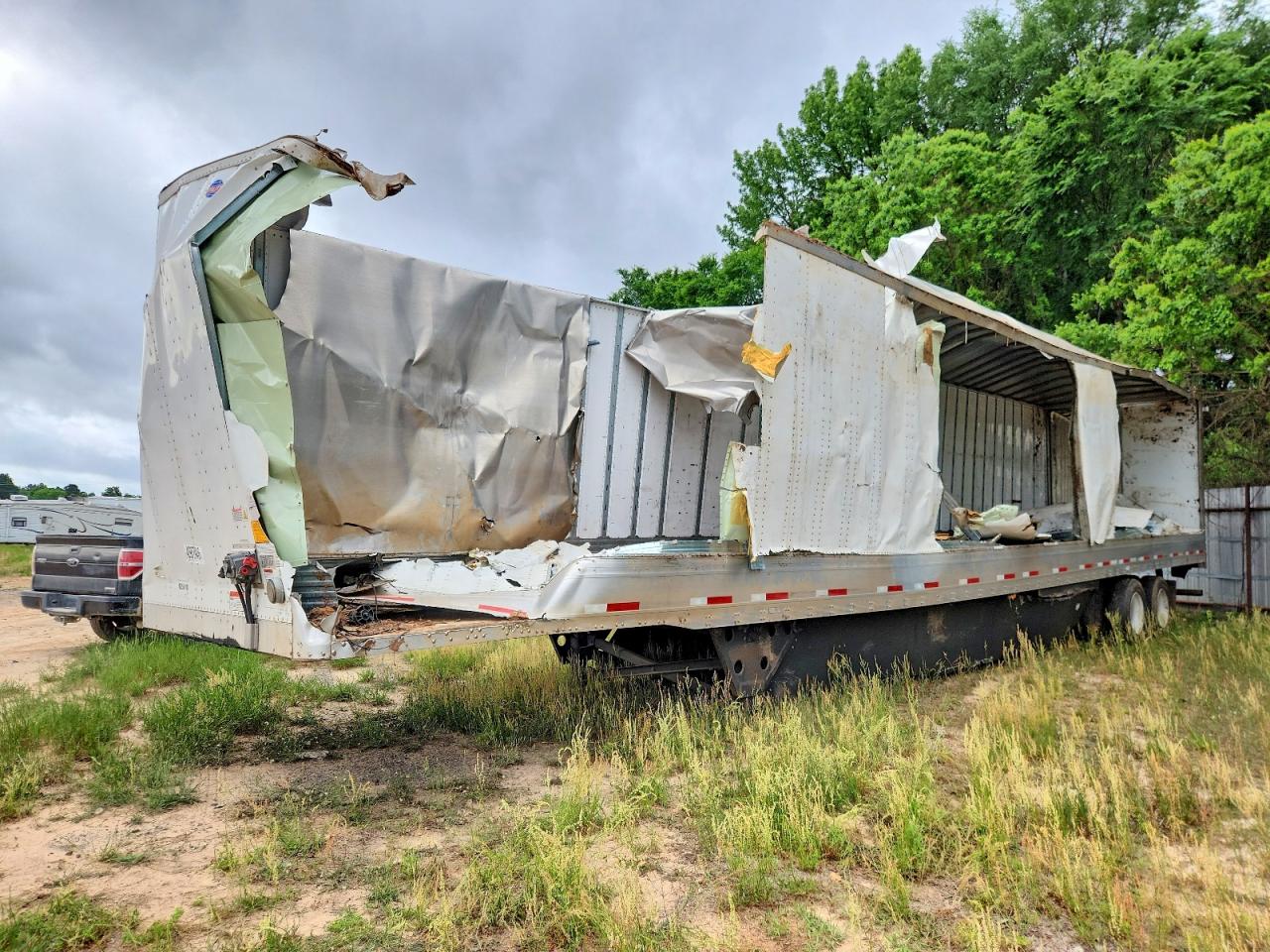 2023 UTILITY All models VIN 1UYVS2539P3872511 photo 2