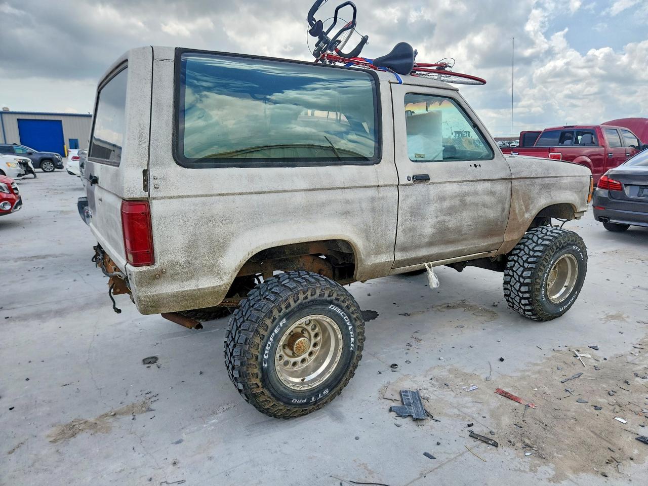 1989 Ford Bronco VIN 1FMCU14T6KUB13583 photo 3