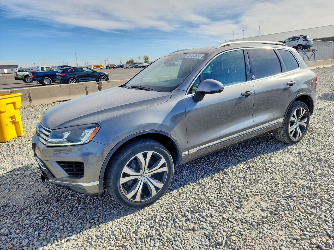 2017 Volkswagen Touareg VIN WVGRF7BP2HD003183 photo 1