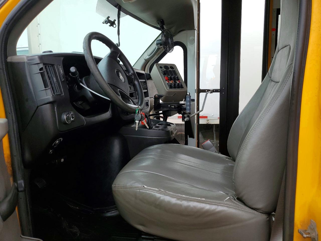 2010 Thomas Express VIN 1GB6G2A68A1134307 photo 5