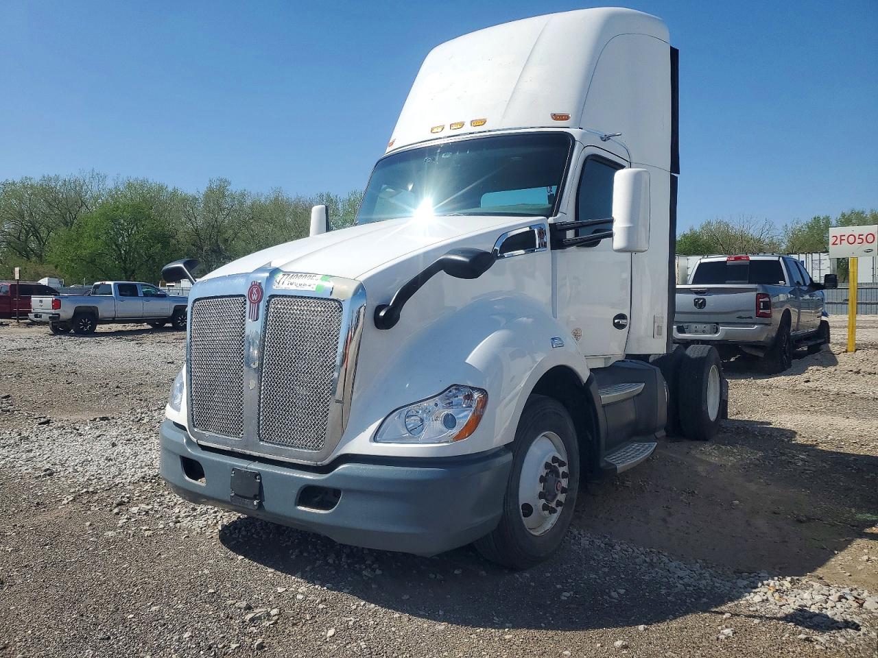 2016 KENWORTH All models VIN 1XKYA48X2GJ124840 photo 2