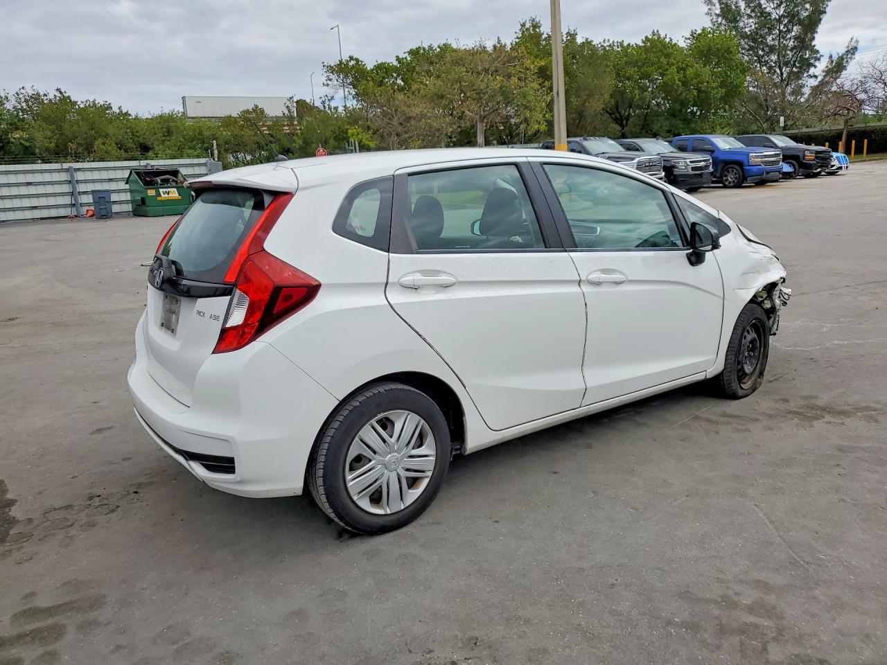 2018 Honda Fit VIN 3HGGK5H49JM736061 photo 3