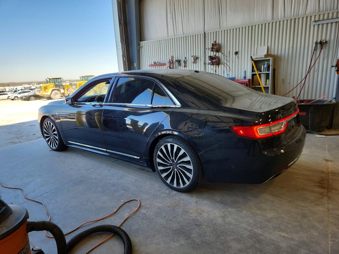 2017 Lincoln Continentl VIN 1LN6L9BC5H5605316 photo 2